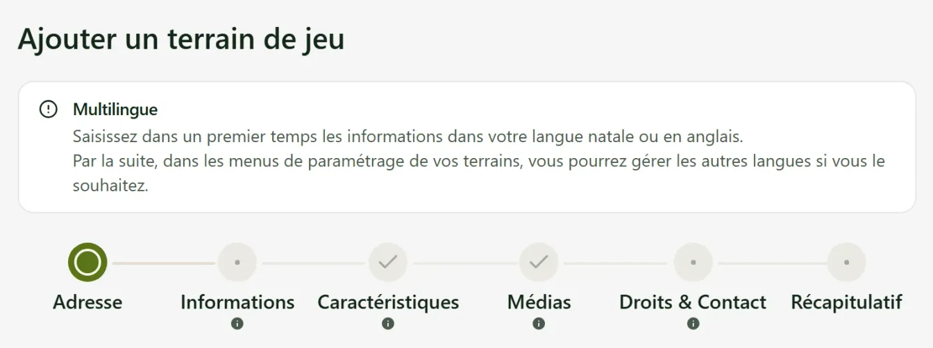 En-tête du formulaire de terrain et ses étapes : Adresse, Informations, Caractéristiques, Médias, Droits & Contact, Récapitulatif